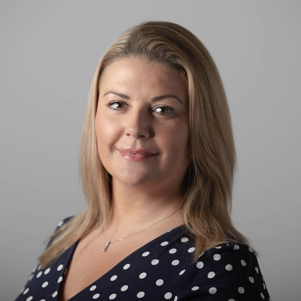 Angelique_Dwyer_Website_Headshot (1)